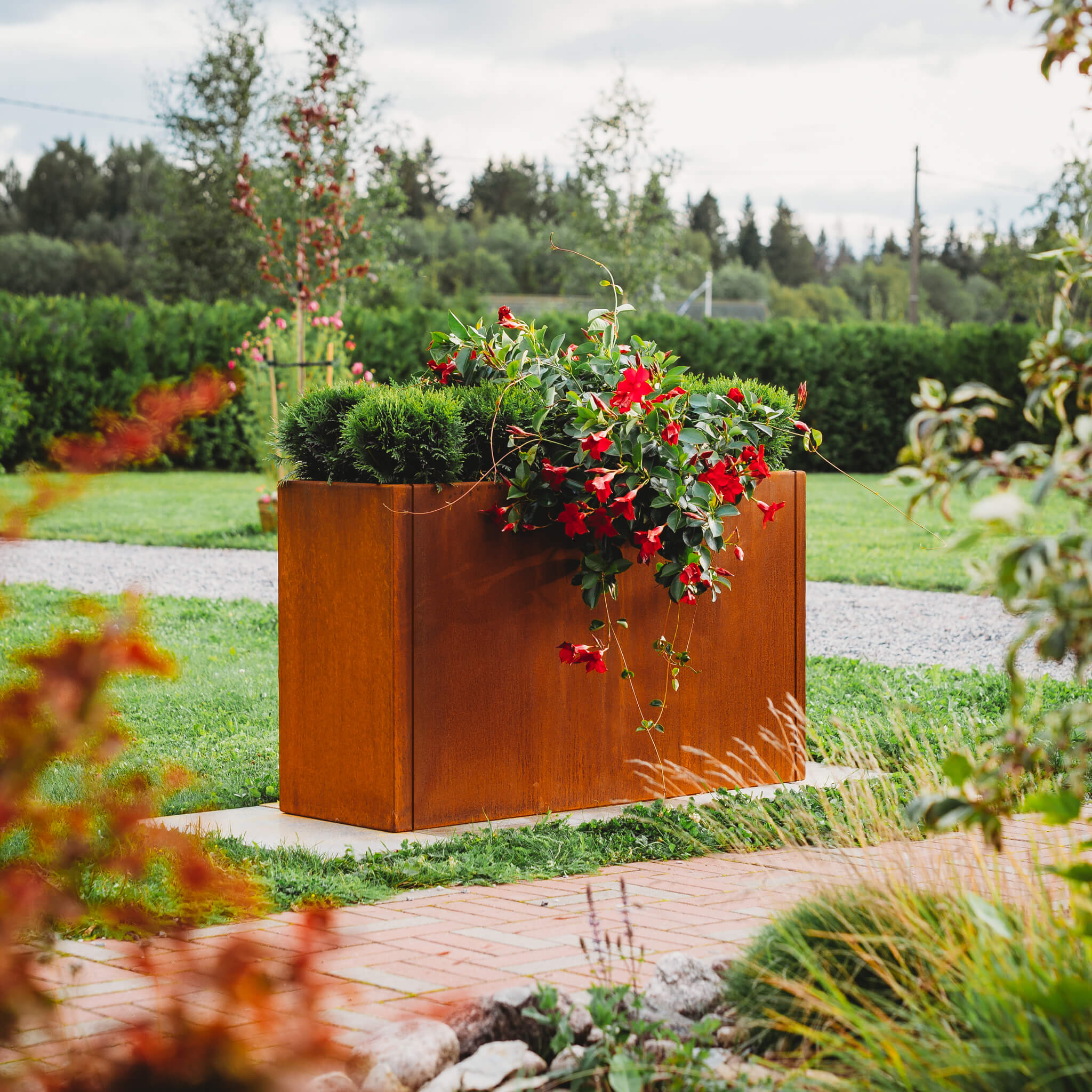 Petteri Wiimaa Corten kukkaruukku Lilly Modular Petteri Wiimaa Corten kukkaruukku Lilly Modular