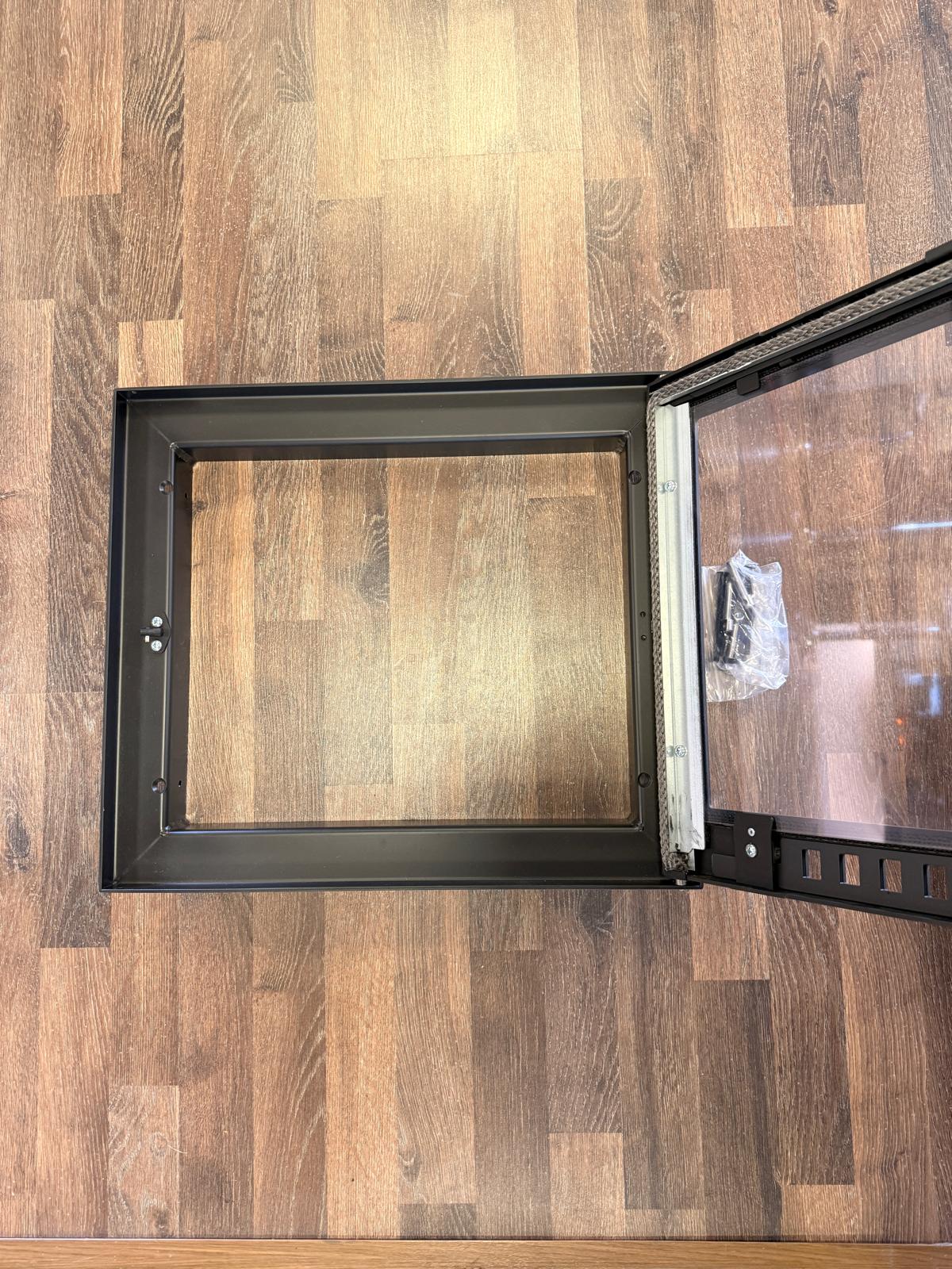 Takan luukku 495 x 430 mm Takan luukku 495 x 430 mm